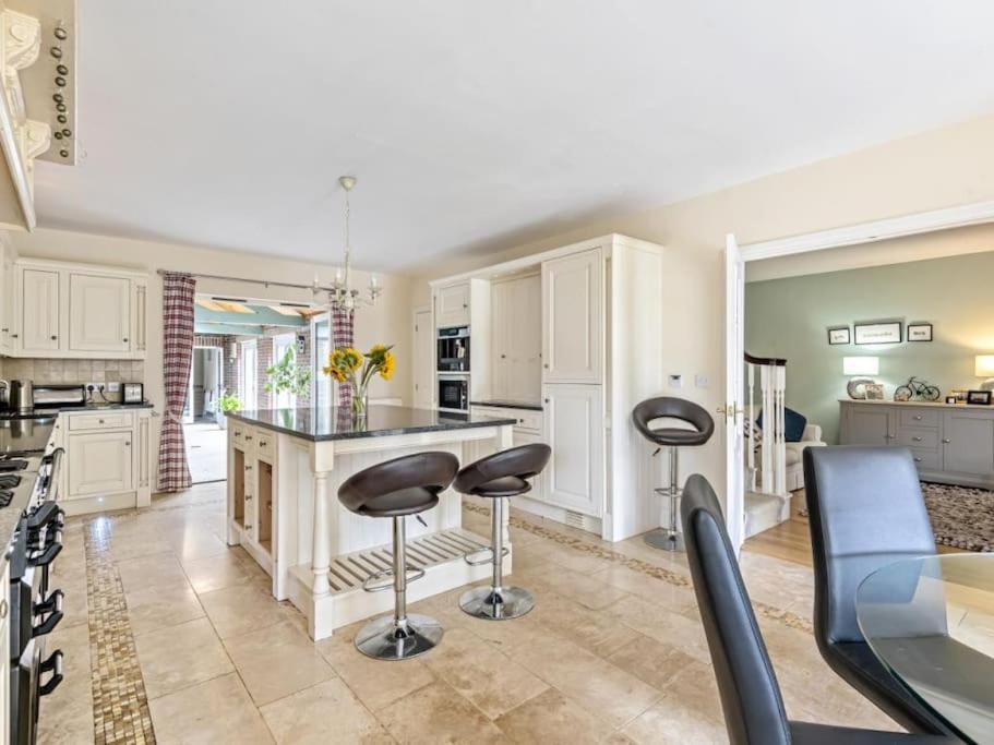 Large Coastal Cottage, Private Indoor Pool, Hut Tub, Sauna And Steam Pod Weymouth Exterior foto